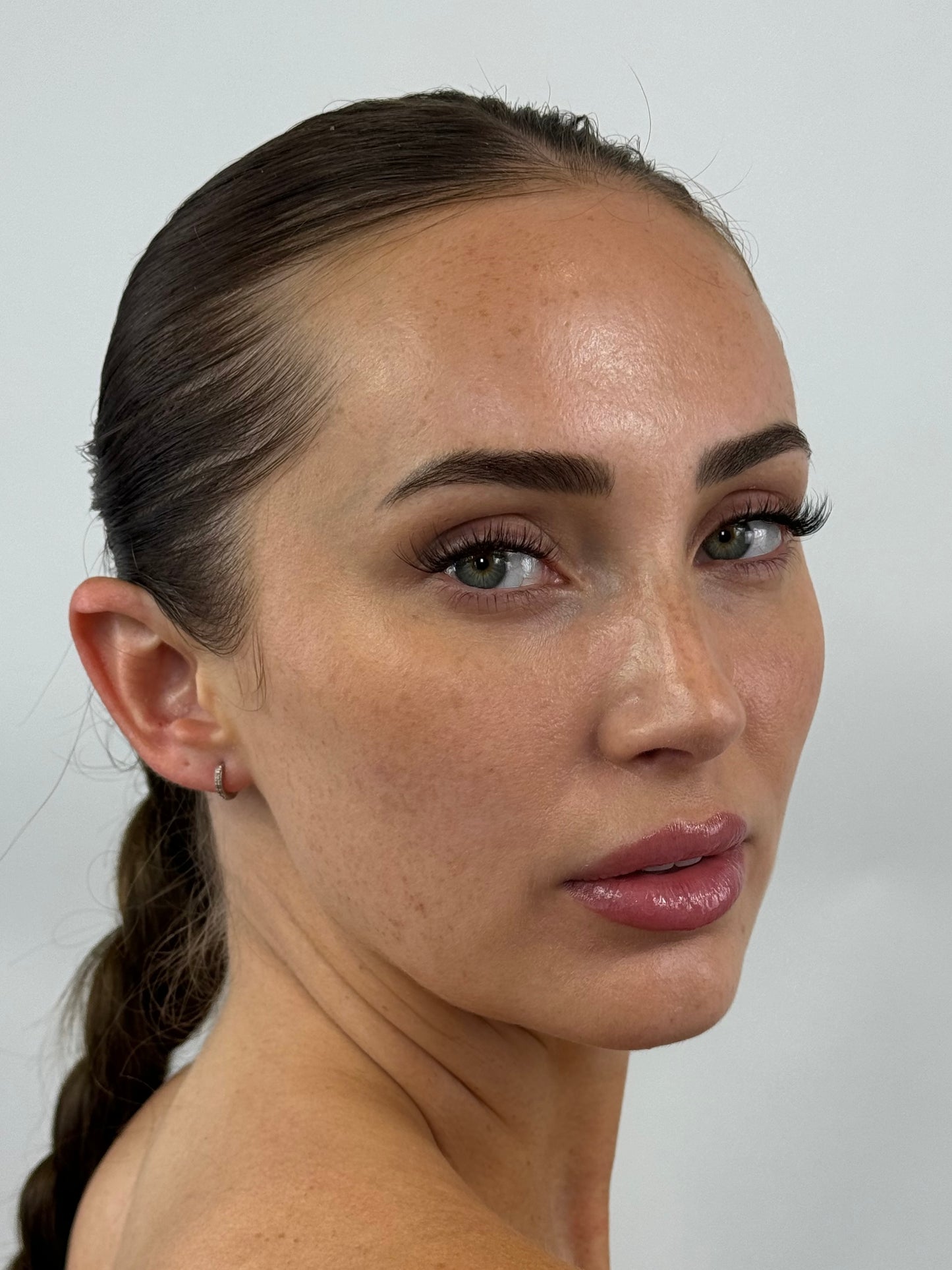 YL1 - BARELY THERE