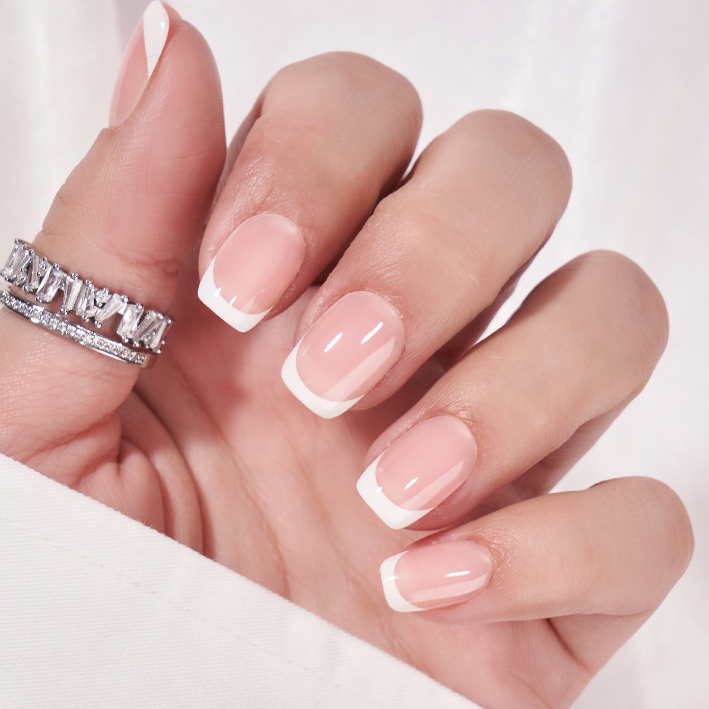 CLASSIC FRENCH - PRESS ON NAILS